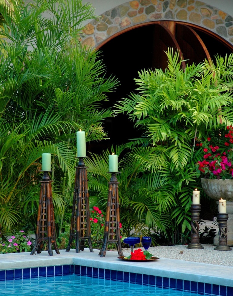 Almond Tree Hotel Resort — hotel in Corozal