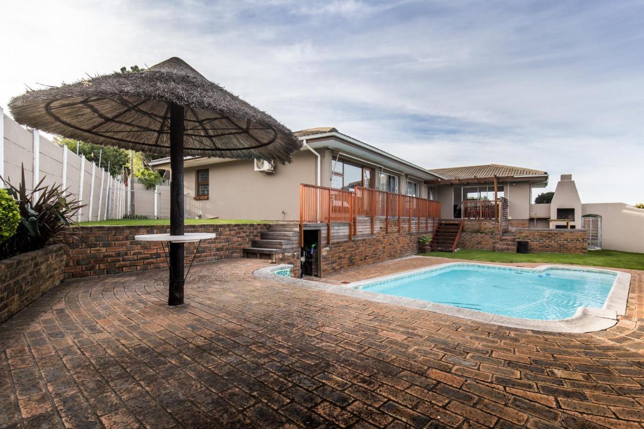 Cornerstone Guesthouse Alk Van Zyl