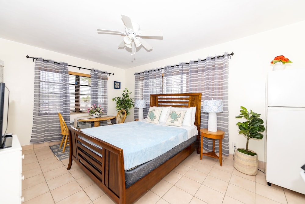 Tropic Isle Hotel and Apartment - photo 7