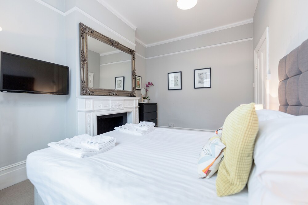 Clapham 2Bed with Patio by BaseToGo London