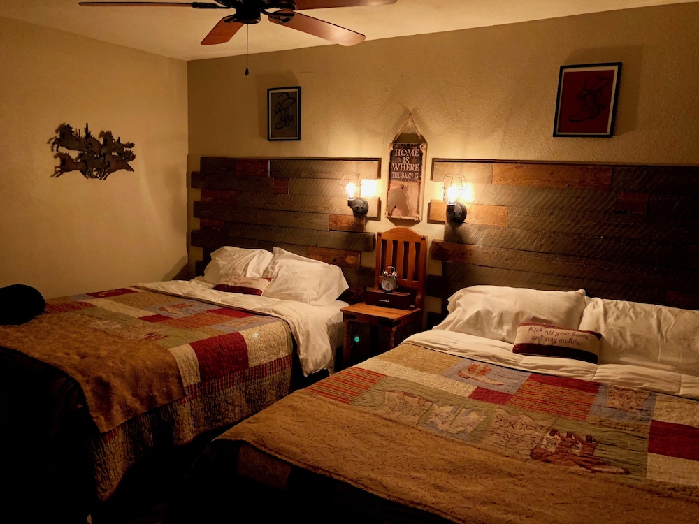 Dusty Boots Motel & Cafe - photo 15