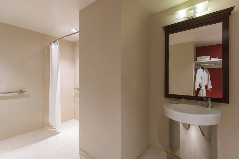 Renaissance Austin Hotel - photo 35