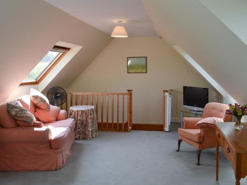 Broad Cottage Boathouse — 4-Star Luxury Hotel in Norwich, United Kingdom