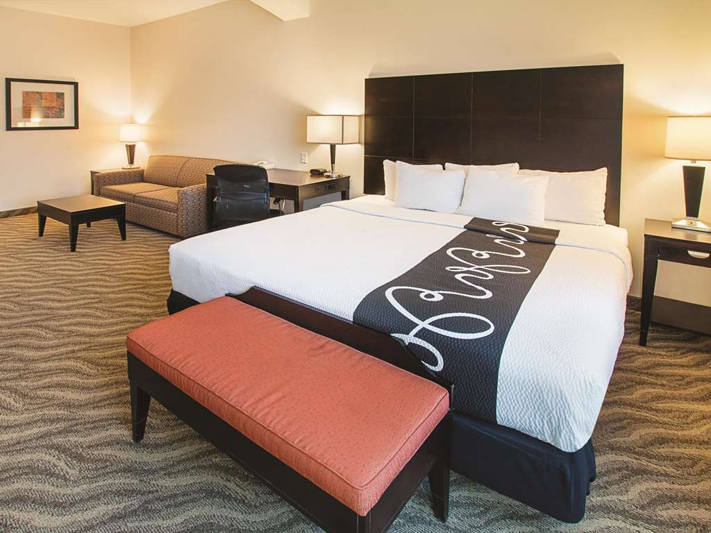 La Quinta Inn & Suites by Wyndham Glen Rose - photo 26