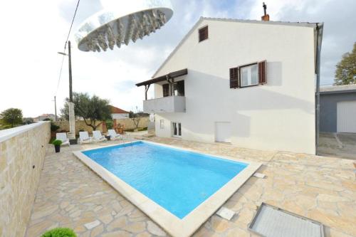 Holiday Home Ariana with private pool by TA Leut Agency — 4-Star Luxury Hotel in Policnik, Croatia
