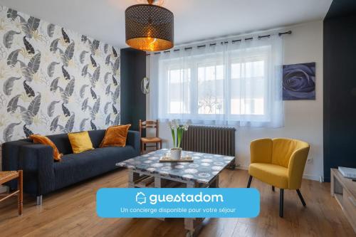 Le Jovia Cour Exterieure Wifi in Laval, France