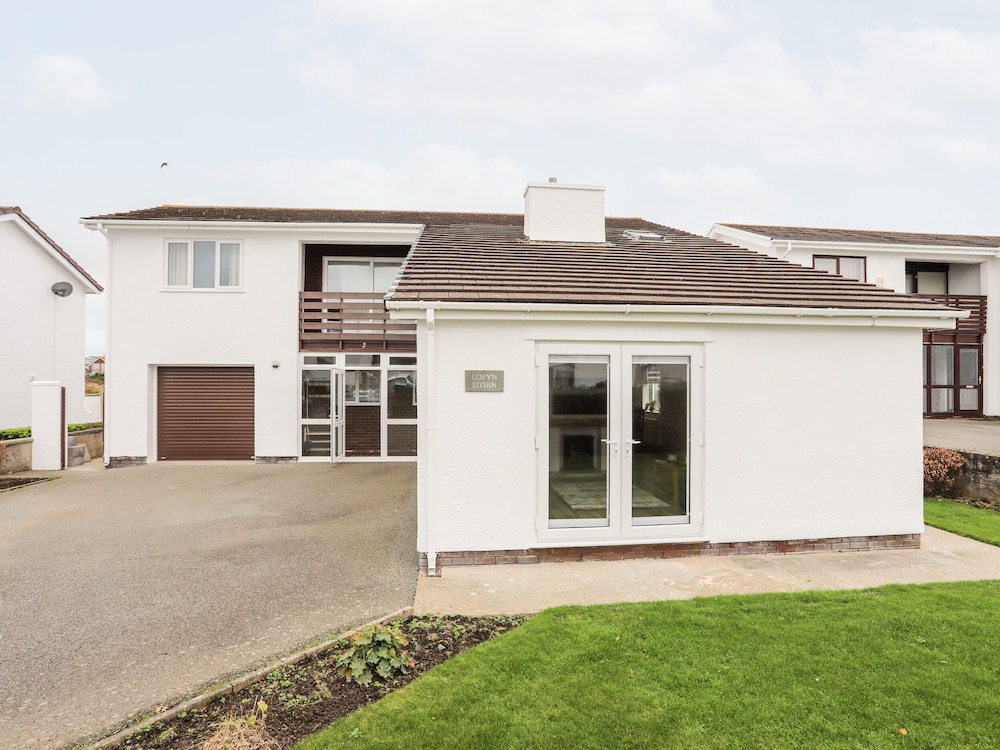 Llwyn Eithin in Holyhead, United Kingdom