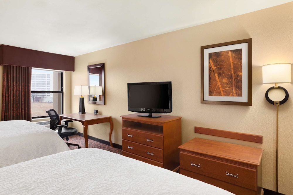 Hampton Inn Wichita East - photo 9