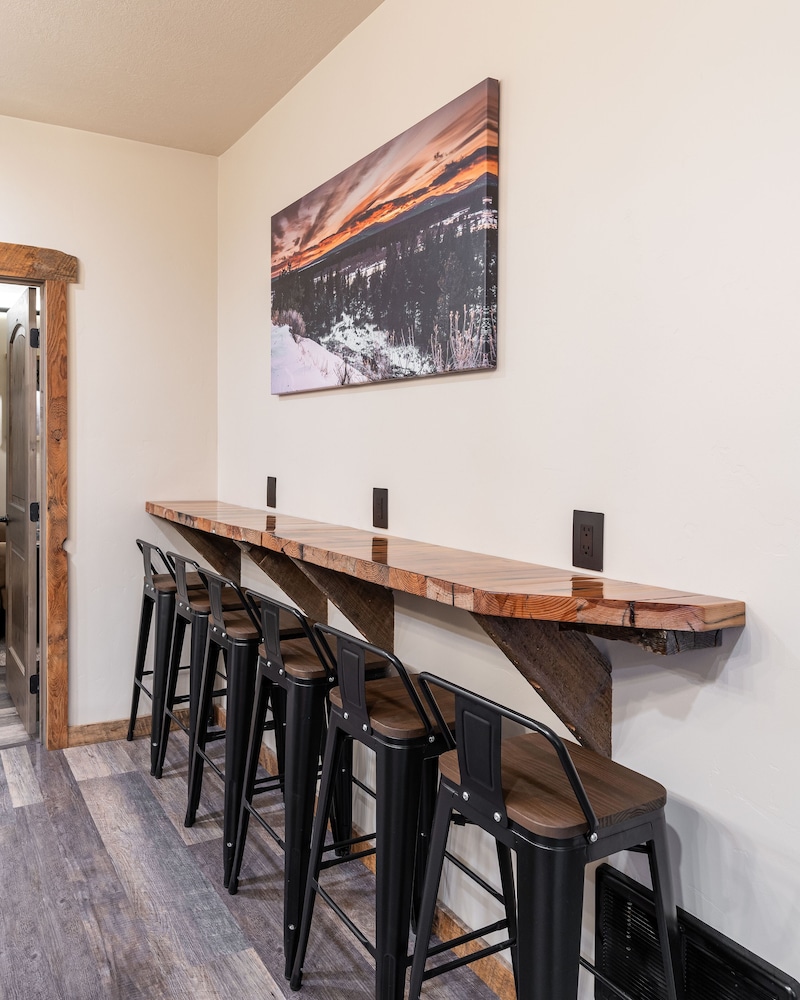 The Adventure Inn Yellowstone - photo 8