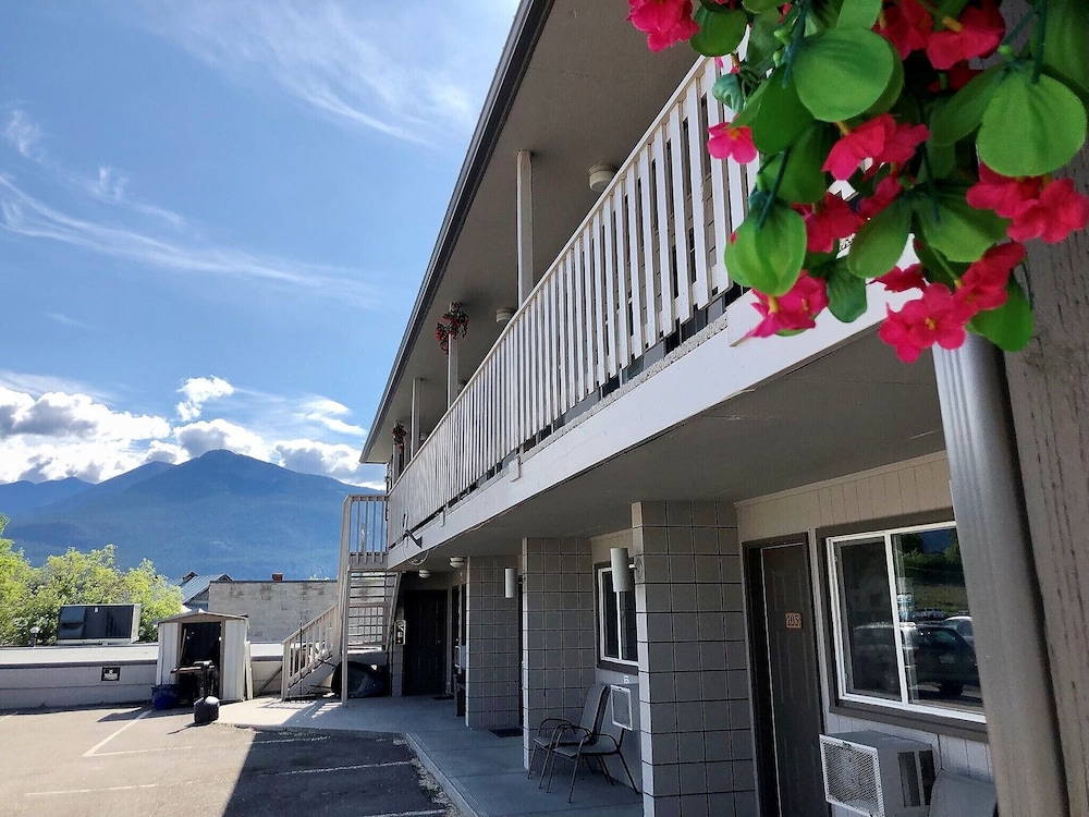 The Canterbury Inn of Downtown Invermere — hotel in Invermere