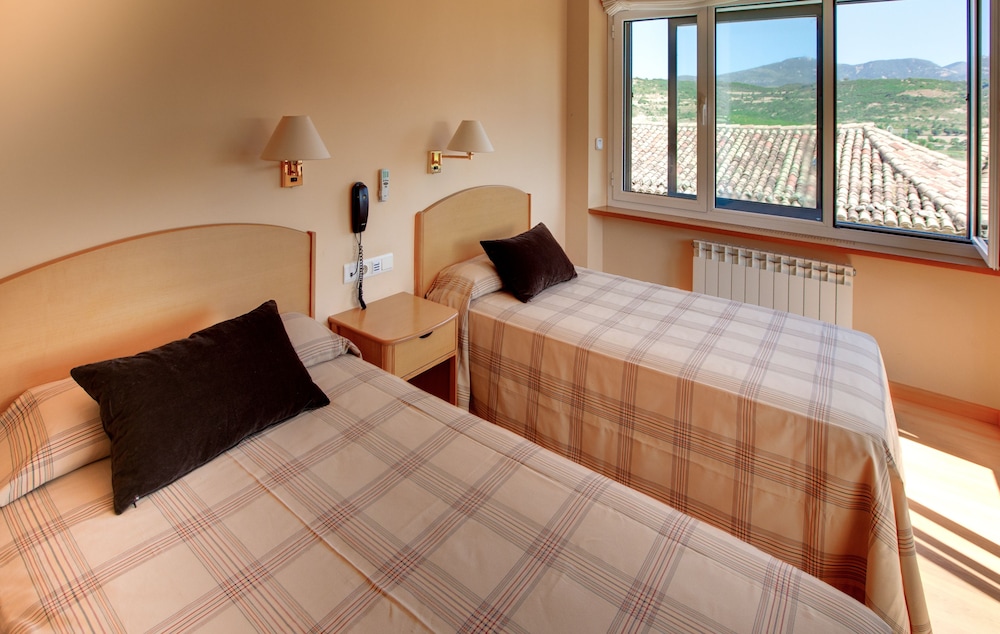 Hotel Villa de Ayerbe - carbon neutral hotel in Ayerbe