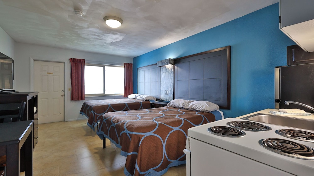 Driftwood Beach Motel - photo 39