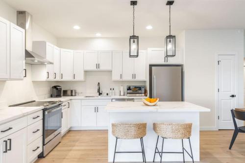 122 Stylish Family Retreat — 4-Star Luxury Hotel in Lake Stevens, United States
