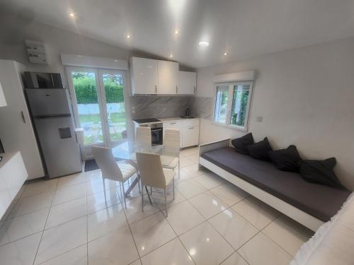 Studio Meuble Avec Cuisine - last minute hotel in Unknown City