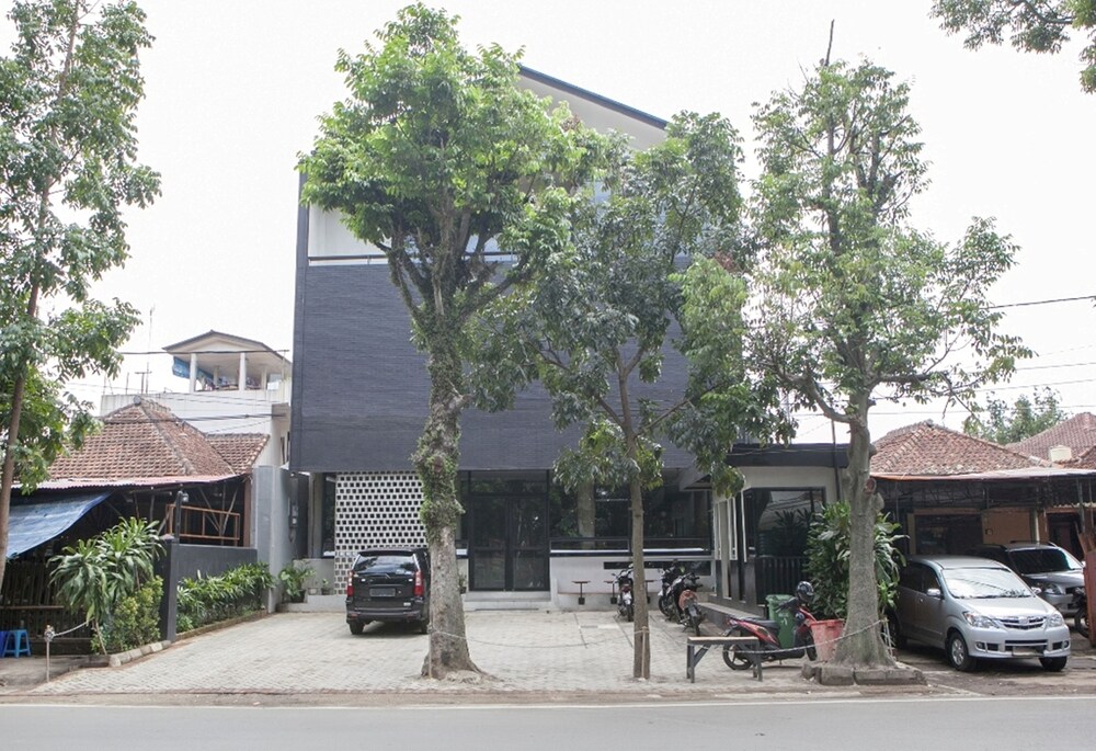 RedDoorz Plus near Asia Afrika 2 — Bandung — photo 4