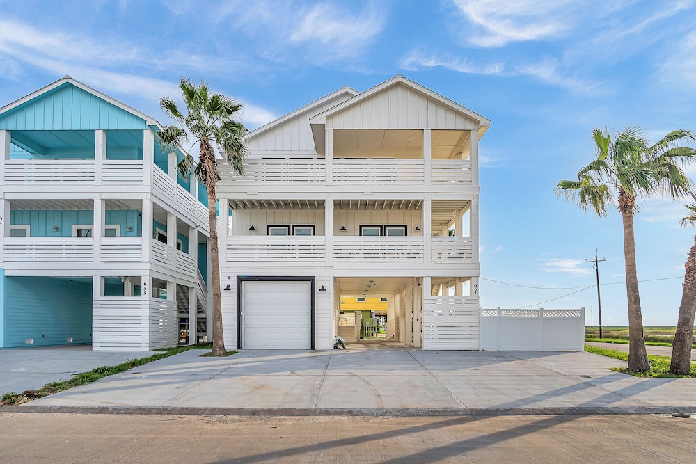 Holy Moly by Silver Sands Vacation Rentals — 4-Star Luxury Hotel in Port Aransas, United States