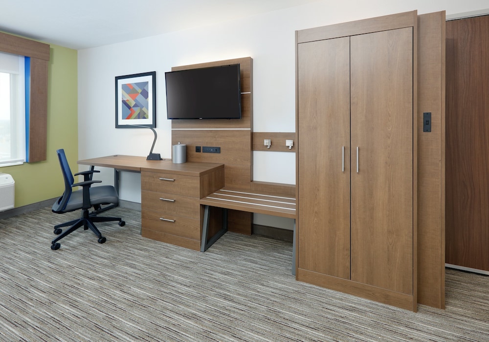Holiday Inn Express and Suites San Antonio NW near - photo 12