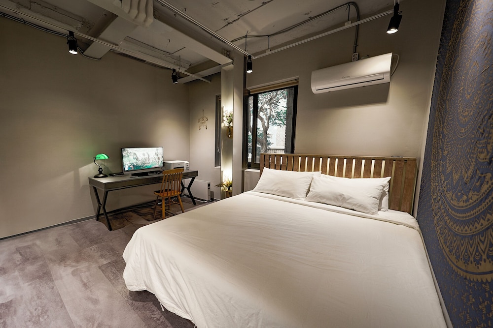 YT Tailored Service Home near Hongik Univ Station — 4-Star Luxury Hotel in Seoul, South Korea