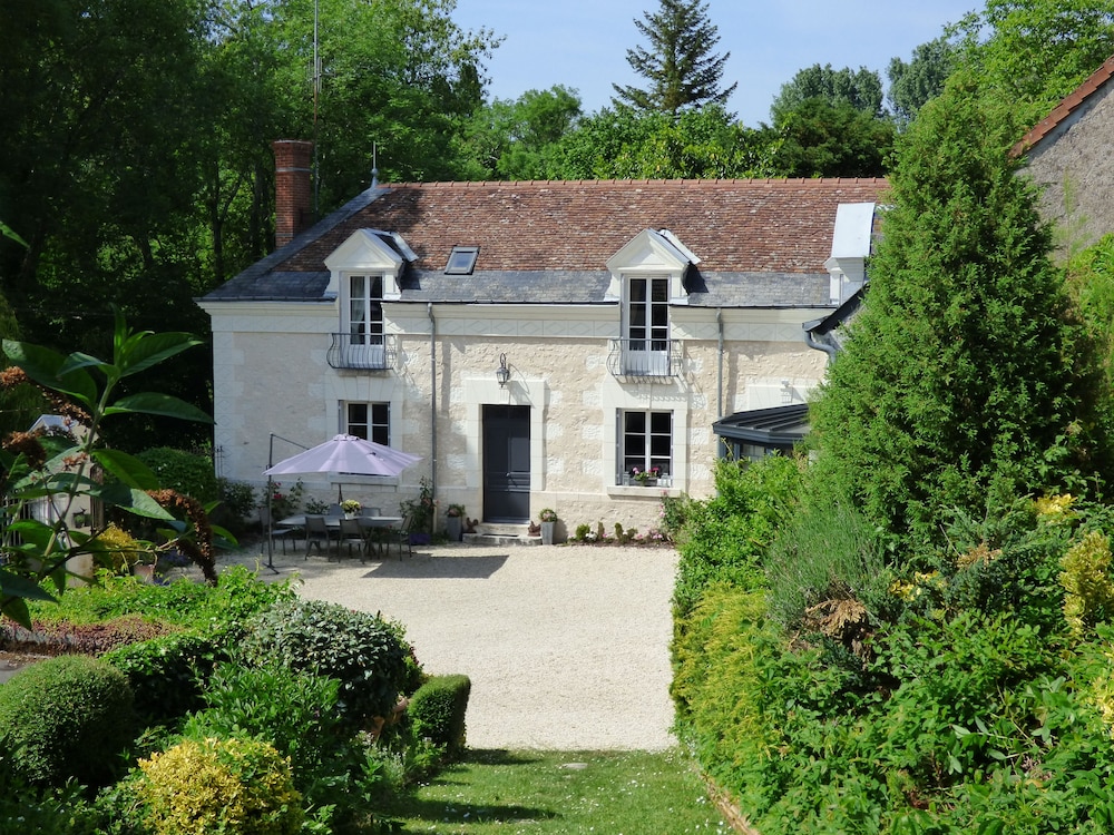 Lapomelie in Blere, France