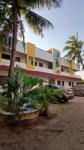 Dwarka Residency Inn in Seven Pagodas, India