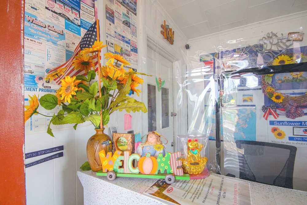 Sunflower Motel Hiawatha By OYO - photo 4