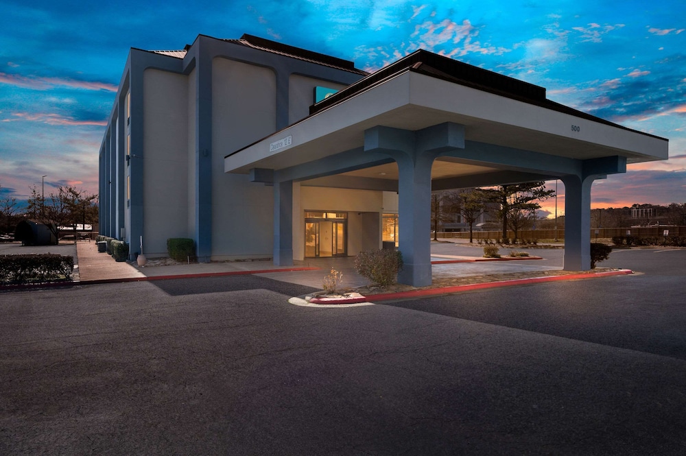 Quality Inn & Suites North Little Rock - photo 36