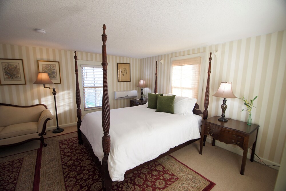 Inn at Oriental - photo 17