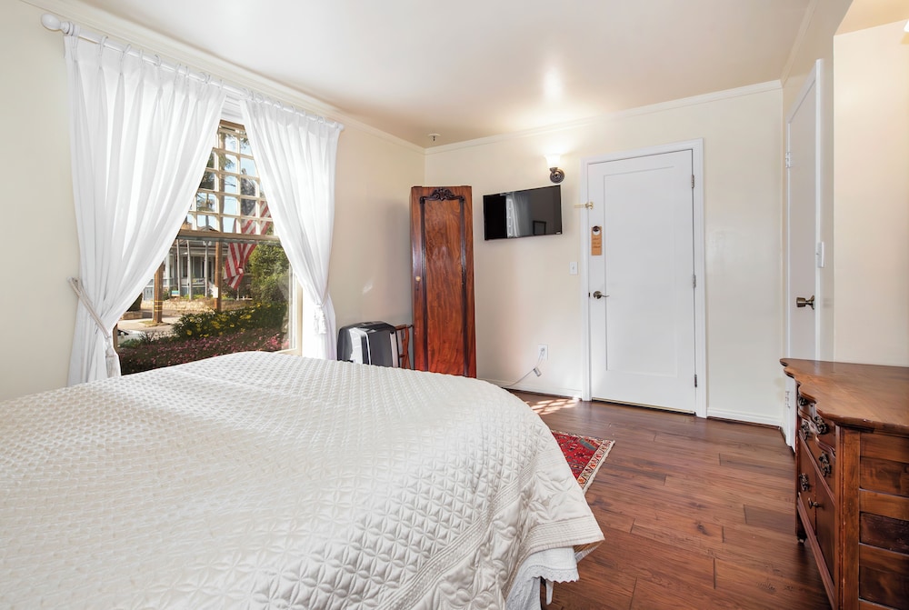 Bath Street Inn - photo 17