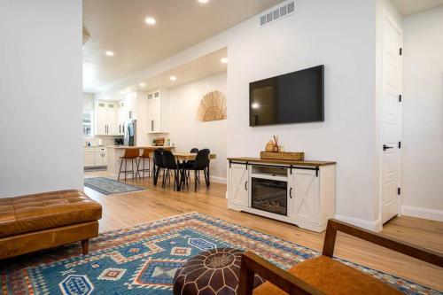 Villages Alpine Escape in Eden, United States