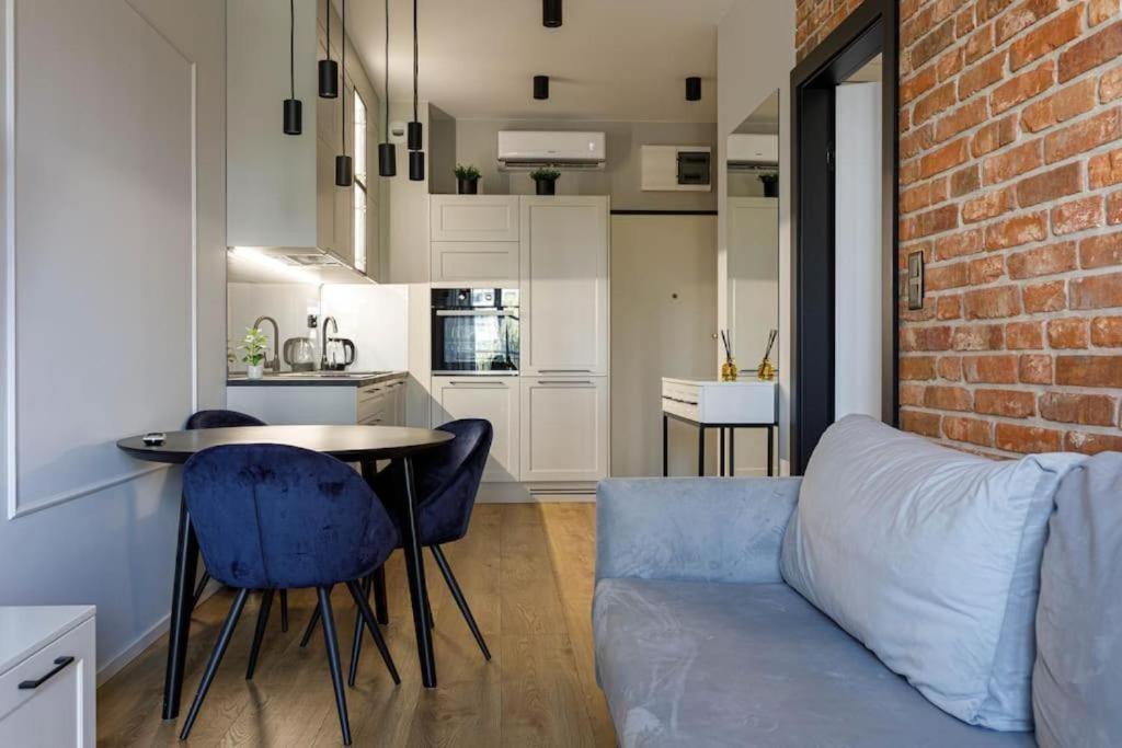 Golden Apartments Wroclaw Great Location Cozy And Bright&Janapawla19 — 4-Star Luxury Hotel in Wroclaw, Poland