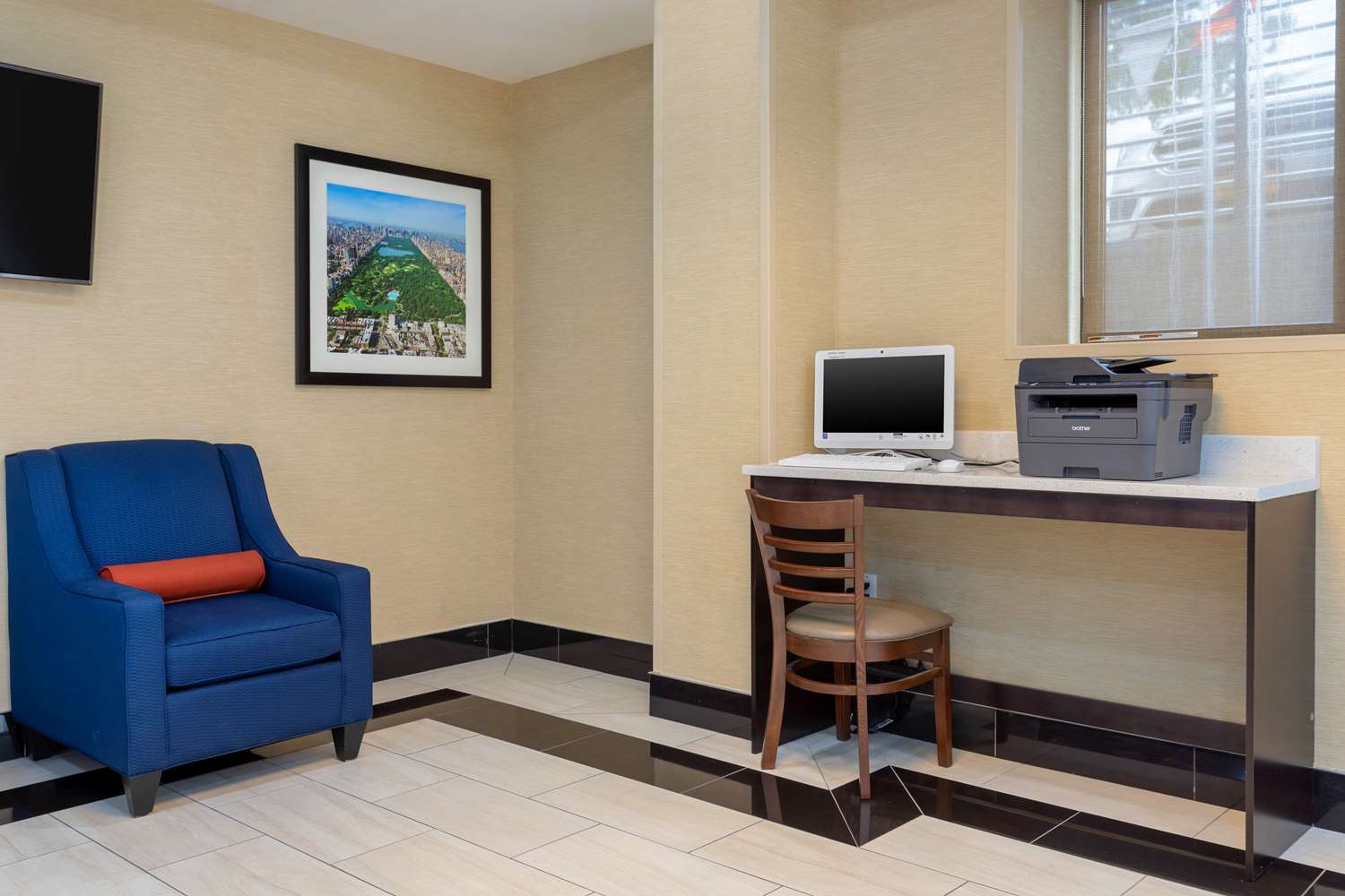 Comfort Inn and Suites Near JFK Air Train - photo 14