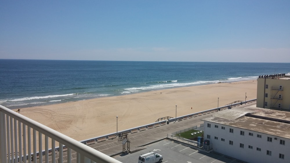 Commander Hotel & Suites - photo 60