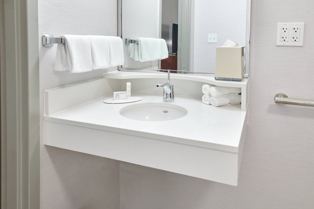Courtyard by Marriott Chicago Highland Park Northbrook - photo 16