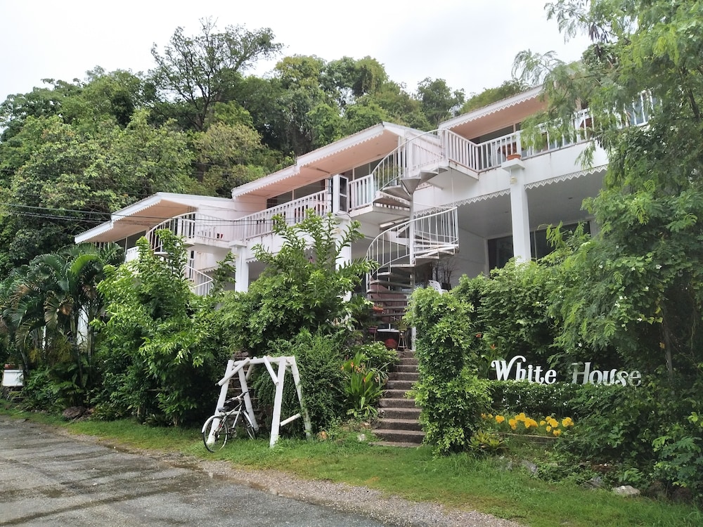 White House Mountian Beach Resort in Klaeng, Thailand