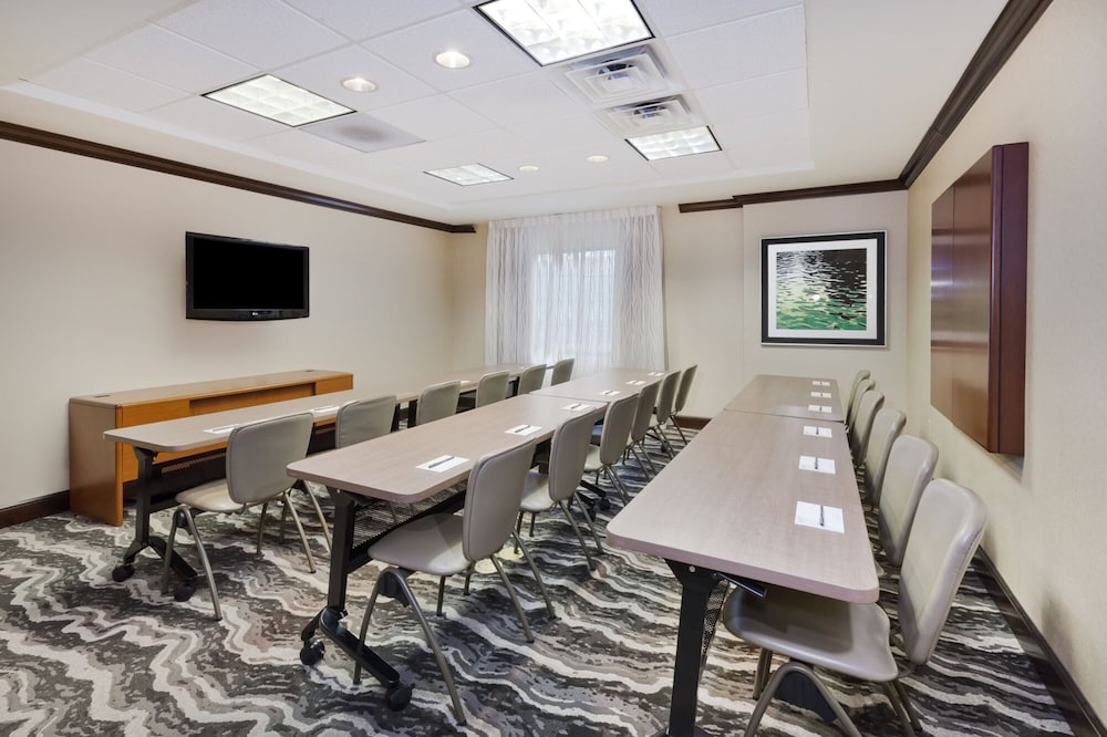 Staybridge Suites Lansing Okemos - photo 36