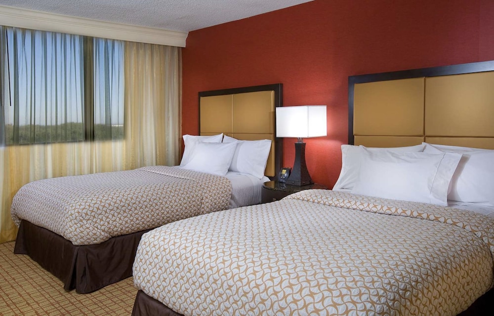 Embassy Suites by Hilton Kansas City International Airport - photo 21