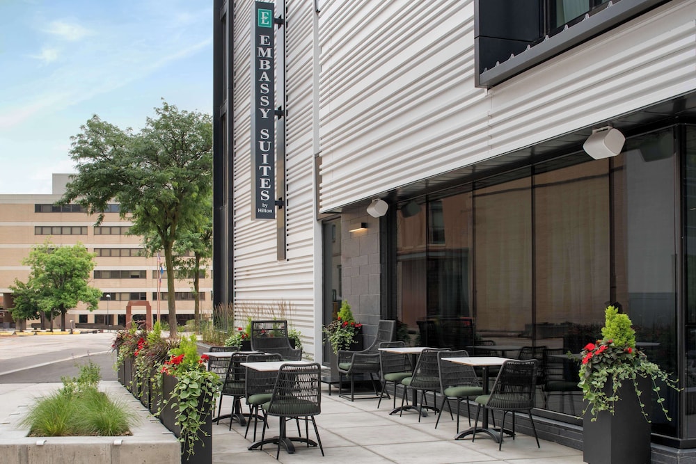 Embassy Suites by Hilton Madison Downtown - photo 35