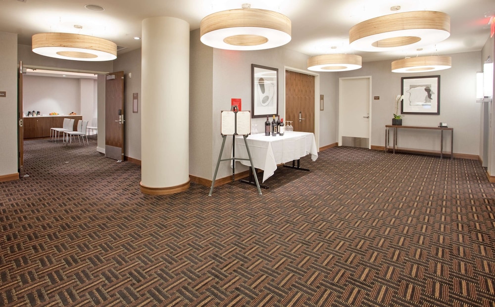 Hilton Garden Inn New York Central Park South Midtown West - photo 2