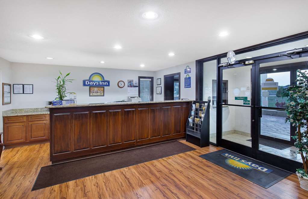 Days Inn by Wyndham Savannah - photo 9