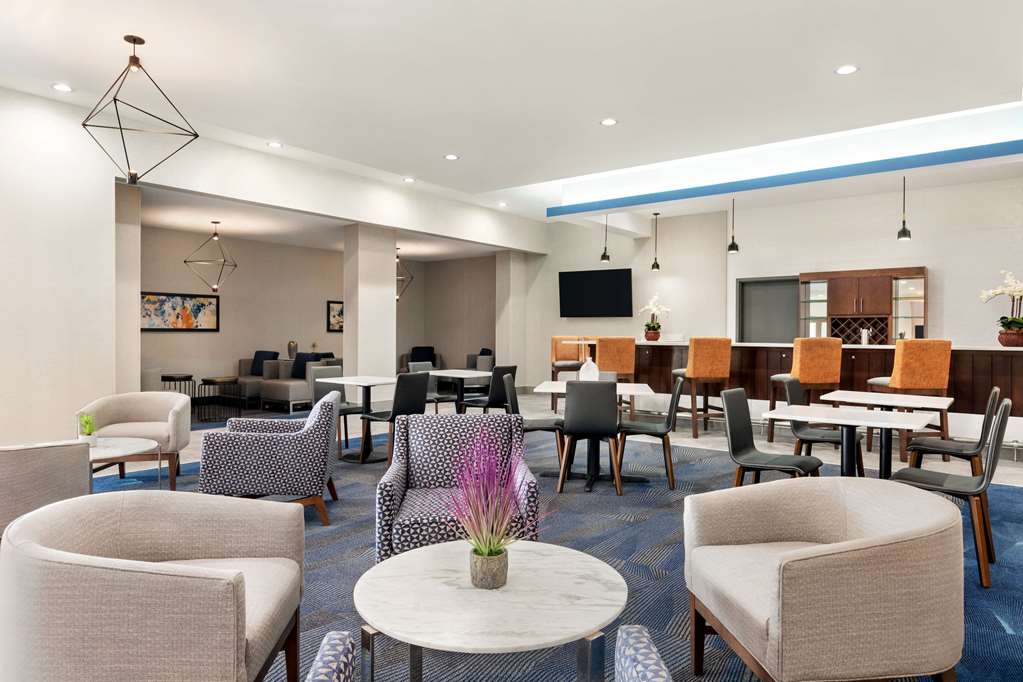 La Quinta Inn & Suites by Wyndham Brunswick Golden Isles - photo 17