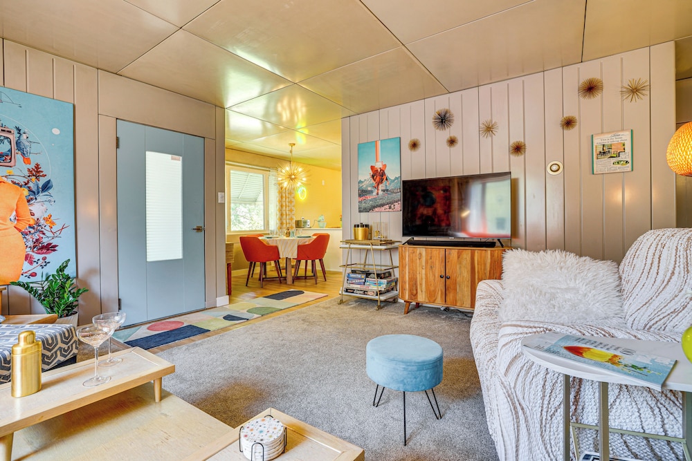 Lustron Of The Lakes Retro Mcm Gem In Tangletown — Minneapolis