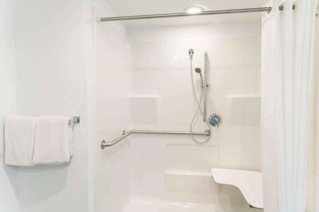 Super 8 by Wyndham Riviera Beach West Palm Beach - photo 10