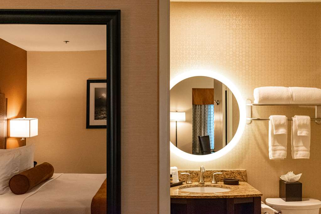 Best Western Plus Suites Hotel Coronado Island - photo 23
