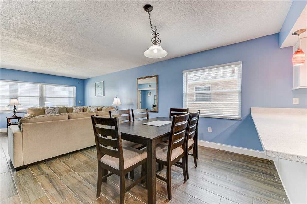 Island Retreat Upper B Ocean Front 2 Bedrooms Sleeps 6 - photo 15