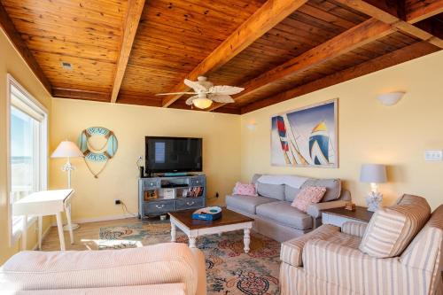 Lisa Lu by Oak Island Accommodations - photo 8