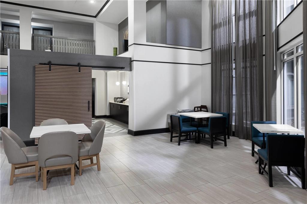 La Quinta Inn & Suites by Wyndham Houston Bush IAH South - photo 33