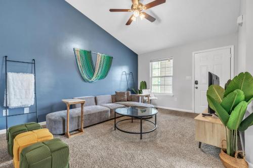 CB 974 301 Fayetteville Oasis I Modern Comfy — 4-Star Luxury Hotel in Fort Bragg, United States