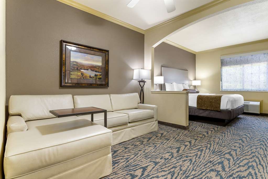 Best Western Plus Crown Colony Inn & Suites - photo 5