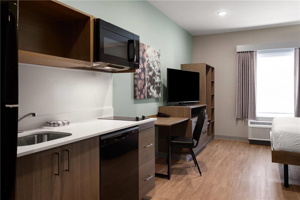 ECHO Suites Extended Stay by Wyndham Indianapolis AmeriPlex - photo 34