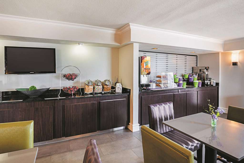 Wingate by Wyndham Galveston Beachfront at the Seawall - photo 41